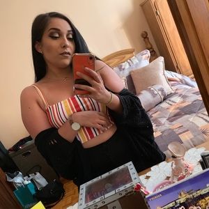 Meet your Posher, Claudia